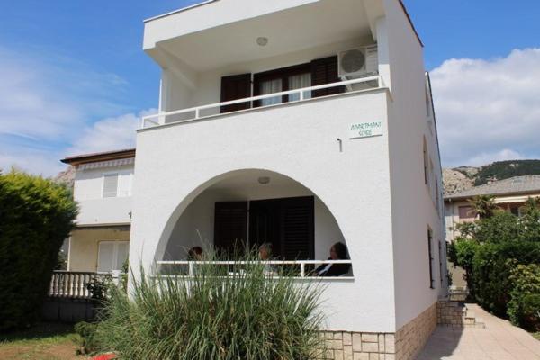 Ara-Ara Apartment Baska  Ngoại thất bức ảnh
