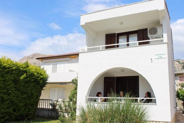 Ara-Ara Apartment Baska  Ngoại thất bức ảnh