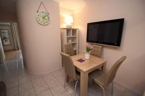 Ara-Ara Apartment Baska  Ngoại thất bức ảnh